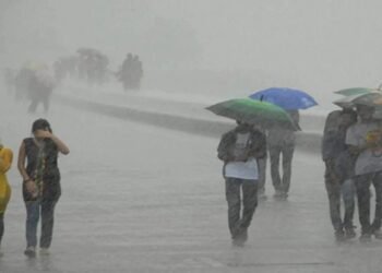बारिश अभी नहीं थमेगी! UP-बिहार-झारखंड समेत 18 राज्यों में फिर आफत, फ्लैश फ्लड से लेकर भूस्खलन तक का खतरा