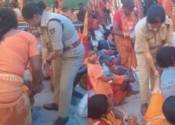 थके-हारे कांवड़ियों के पैर दबाते नजर आईं IPS अधिकारी, दिल जीत रहा है VIDEO