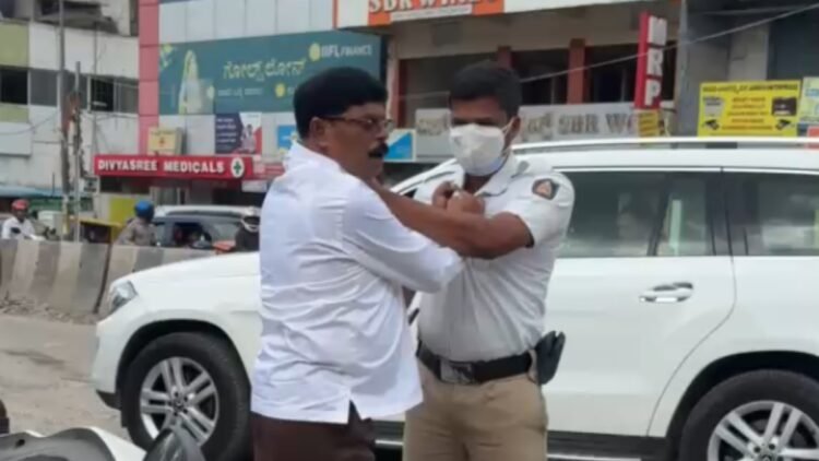 ट्रैफिक पुलिस कॉन्स्टेबल के साथ मारपीट करने वाला JDS नेता गिरफ्तार, बदसलूकी का वीडियो वायरल होने के बाद एक्शन