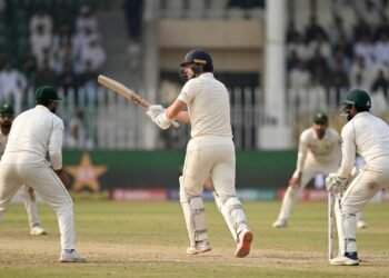 England vs Pakistan Test: Jordan Cox के अर्धशतक से संभली टीम, बनाए 180 रन