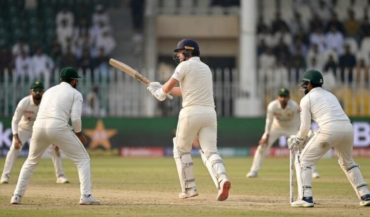 England vs Pakistan Test: Jordan Cox के अर्धशतक से संभली टीम, बनाए 180 रन