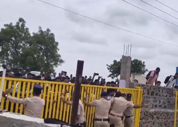 कर्नाटक में सिपाही भर्ती परीक्षा में OMR शीट के सीरियल नंबर पर गलतफहमी को लेकर हंगामा, कई अभ्यर्थियों ने किया एग्जाम का बहिष्कार