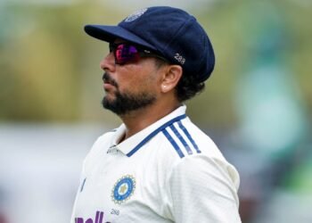 Kuldeep Yadav की फॉर्म पर सवाल उठाने वालों को Coach Bahutule का जवाब: वह शानदार हैं!