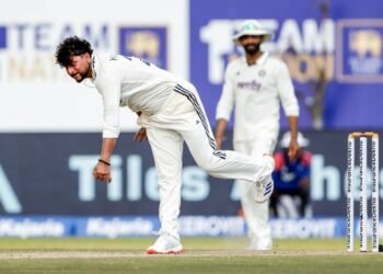 IND vs SL: टीम इंडिया को बड़ा झटका, Kuldeep Yadav बाहर, सारांश जैन का 33 की उम्र में ऐतिहासिक Test Debut
