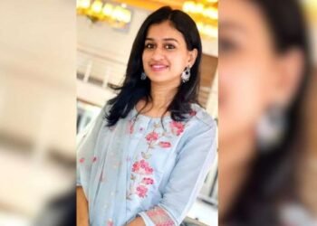 बाइक से गिरी, गर्दन के ऊपर से गुजरी गाड़ी; बेंगलुरु में गड्ढे से बचने की कोशिश में EPFO कर्मचारी मेधा की मौत