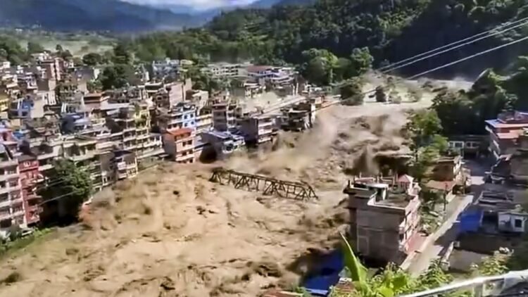 नेपाल में भीषण बाढ़ से अब तक 16 लोगों की मौत, CM योगी ने जताई चिंता; पढ़ें किस नेता ने क्या कहा