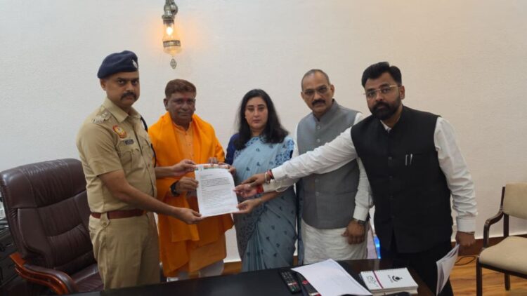 साधु के वेष में संसद में प्रदर्शन पप्पू यादव पर पड़ा भारी, शिकायत दर्ज कराने पहुंचीं BJP सांसद बांसुरी स्वराज