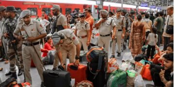 रेलवे स्टेशनों पर होगी सख्त चेकिंग, पार्सल की सुविधाएं भी रहेंगी बंद- रेलवे ने यात्रियों के लिए जारी की एडवाइजरी