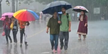 दिल्ली-यूपी-बिहार समेत 16 राज्यों में भारी बारिश-आंधी की चेतावनी, पढ़ें मौसम अपडेट्स