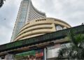 सेंसेक्स 210 और निफ्टी 159 अंकों के नुकसान के साथ बंद, बड़ी गिरावट के साथ बंद हुए इन कंपनियों के शेयर