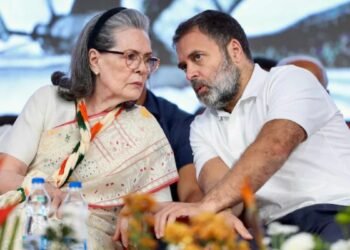 वंदे मातरम् को लेकर सोनिया गांधी और राहुल गांधी के खिलाफ पुलिस में शिकायत, सामने आया DCP सेंट्रल का बयान