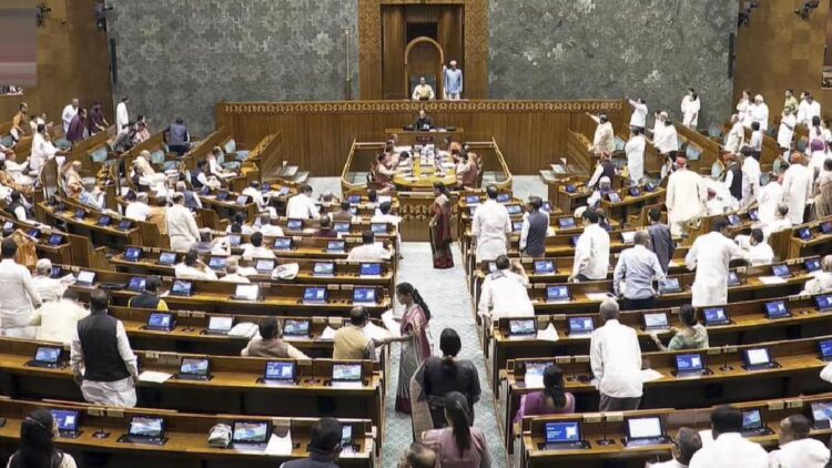 LIVE: क्या आज संसद में होगा कामकाज या विपक्ष का हंगामा रहेगा जारी? आज पेश नहीं होगा FCRA संशोधन बिल