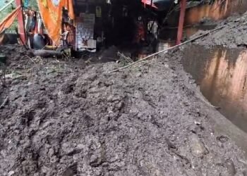 चमोली में मशहूर कल्पेश्वर महादेव मंदिर के पास लैंडस्लाइड, परिसर में भारी मात्रा में पहुंचा मलबा