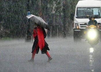 बिहार-MP समेत कई राज्यों में भारी बारिश की चेतावनी, यहां पर भी झमाझम बरसेंगे बादल, पढ़ें मौसम का ताजा अपडेट