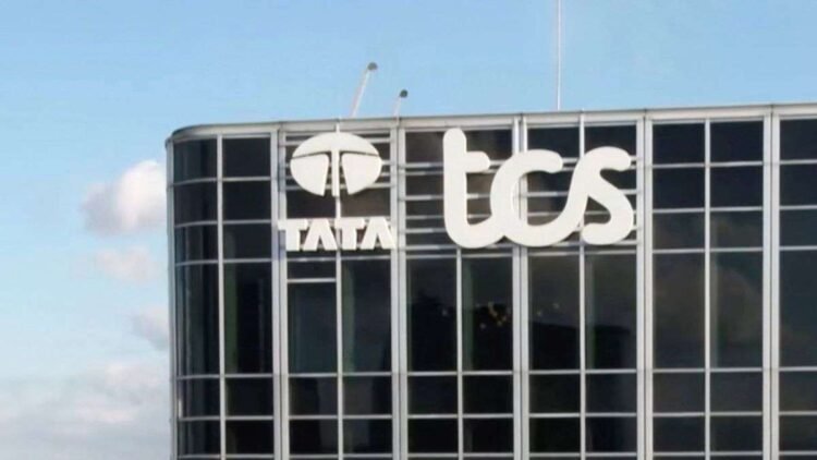 TCS के मार्केट कैप में भारी गिरावट, रिलायंस और SBI को भी नुकसान, LIC की वैल्यूएशन बढ़ी