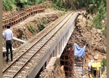 कालका-शिमला रेलवे रूट पर पटरी के नीचे लैंडस्लाइड, 10 ट्रेनें कैंसिल; 400 से अधिक यात्रियों को किया गया रेस्क्यू