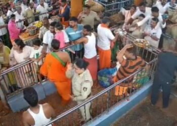 विधायक की बेटी का थप्पड़ वाला वीडियो आया सामने, मंदिर में महिला सब-इंस्पेक्टर को जड़ा तमाचा