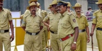 अस्पताल के जेल वार्ड में महिला के साथ मिला भ्रष्टाचार का आरोपी अफसर, औचक निरीक्षण में पकड़ा गया