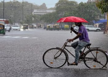 करवट बदल रहा मानसून, कहीं झमाझम बारिश, कहीं उमस करेगी परेशान, जानें आज कहां कहां बरसेंगे बादल?