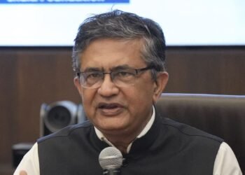 टाटा संस का अगला चेयरमैन कौन होगा? रेस में NSE के MD और CEO आशीष चौहान भी शामिल