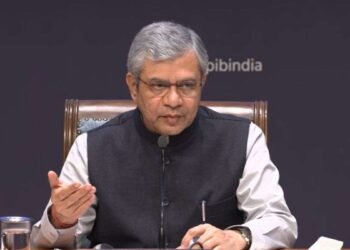 EPF में बड़ा बदलाव: सरकार ने PF सीलिंग बढ़ाकर की ₹25000, 51 लाख कर्मचारियों को मिलेगा फायदा; समझिए कैसे?