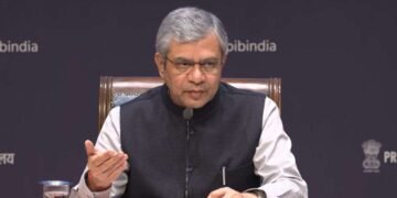 EPF में बड़ा बदलाव: सरकार ने PF सीलिंग बढ़ाकर की ₹25000, 51 लाख कर्मचारियों को मिलेगा फायदा; समझिए कैसे?