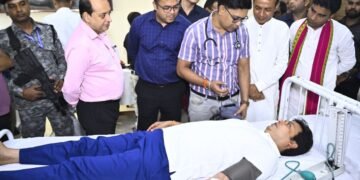 पीएम मोदी के जन्मदिन पर त्रिपुरा के पूर्व सीएम बिप्लब देब ने किया रक्तदान, अगरतला में महा रक्तदान शिविर का आयोजन