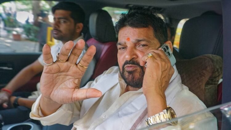 बृजभूषण शरण सिंह की बढ़ीं मुश्किलें, बरी किए जाने के फैसले को महिला पहलवानों ने दी चुनौती, सेशन कोर्ट का नोटिस