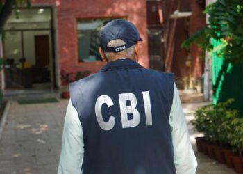 CBI ने MCD के वरिष्ठ सचिवालय सहायक समेत 3 को किया अरेस्ट, बिल बोर्ड, होर्डिंग और LED लगाने के बहाने लेते थे रिश्वत