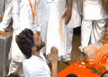 रणवीर ने लिया 1000 बेटियों की पढ़ाई का संकल्प:लालबागचा राजा पहुंचे थे; बोले- आशा है, इससे बप्पा प्रसन्न होंगे