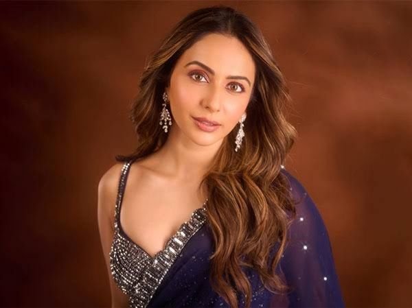 रकुल प्रीत-वाशु भगनानी के ठिकानों पर IT की रेड:12 जगहों पर आयकर विभाग की टीम की जांच जारी; टैक्स चोरी और मनी लॉन्ड्रिंग का शक