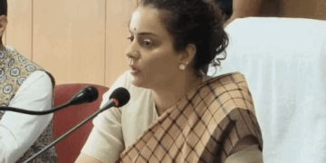 Kangana Ranaut Scolds BDOs in Mandi Meeting Over MP Fund Usage