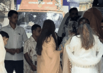 सोहेल खान के घर हुई गणपति पूजा:बहन अर्पिता-अलवीरा समेत पूरा खान परिवार पहुंचा, विसर्जन में शामिल हो सकते हैं सलमान