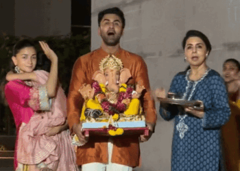 रणबीर कपूर ने आलिया-मां नीतू के साथ किया विसर्जन:गोविंदा बेटे के साथ एकता कपूर के घर और सुनीता, कृष्णा-कश्मीर के घर पहुंचीं, देखिए तस्वीरें-