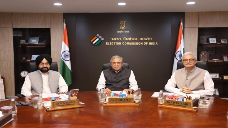 विवाद के बाद चुनाव आयोग का फॉर्म-6 पर बड़ा फैसला, Annexure-D अब नहीं देना होगा, जानें डिटेल्स