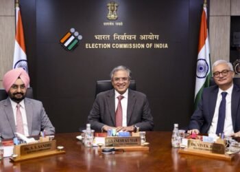 आरोपों पर चुनाव आयोग ने जारी किया बयान, कहा- सभी निर्णय बहुमत से हुए, सिर्फ कुछ ही नोट्स दिखाए जा रहे