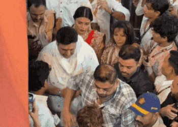 रूमर्ड गर्लफ्रेंड संग दिखे गोविंदा, पत्नी का बयान आया:सुनीता आहूजा बोलीं- इंसानों को जितना प्यार करो, कोई फायदा नहीं, धोखा ही देते हैं