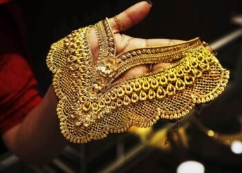 8900 रुपये सस्ता हुआ सोना, चांदी का भाव 13,000 रुपये टूटा; 24-25 अगस्त के बाद से जारी है गिरावट