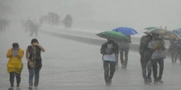 बारिश और आंधी का दौर अभी भी जारी, 20 राज्यों में अलर्ट; 60 KM की रफ्तार से चल सकती हैं हवाएं