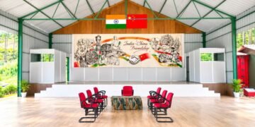 LAC पर तनाव के बीच भारत-चीन आमने-सामने, ईस्टर्न सेक्टर में पहली बार कोर कमांडर वार्ता