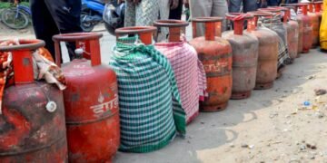 1 अक्टूबर से LPG पर नहीं मिलेगी सब्सिडी, लाभ पाने के लिए बायोमेट्रिक आधार प्रमाणीकरण कराना अनिवार्य