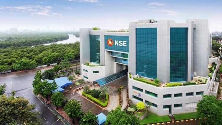 NSE के IPO को SEBI ने दी हरी झंडी, जल्द शेयर बाजार में होगी देश के सबसे बड़े एक्सचेंज की एंट्री
