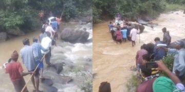 श्मशान घाट जाने का रास्ता नहीं, उफनती नदी में शव लेकर उतरे लोग; देखें VIDEO