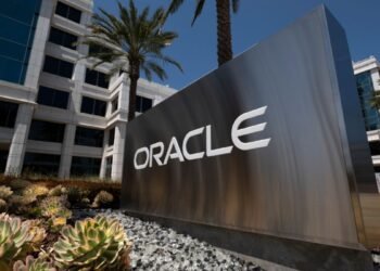 पत्नी की सर्जरी के लिए नहीं मिली छुट्टी, होली-दिवाली पर भी किया काम- Oracle ने 12 साल से काम कर रहे कर्मचारी को निकाला