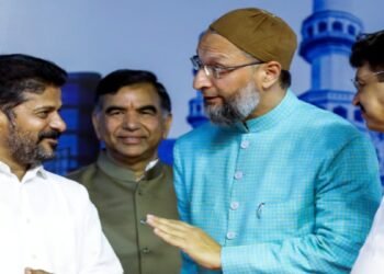 ‘रेवंत रेड्डी को सपोर्ट करते हैं, कांग्रेस को नहीं’, ओवैसी ने बांधे तारीफों के पुल, गदगद हुए सीएम