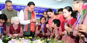 दिव्यांग बच्चों के बीच जन्मदिन मनाने पहुंचे CM धामी, मासूमों का प्यार देख हुए भावुक