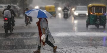 आज कहां-कहां बरसेंगे बादल? दिल्ली-UP-बिहार समेत कई राज्यों में बारिश का अलर्ट, पढ़ें मौसम अपडेट्स