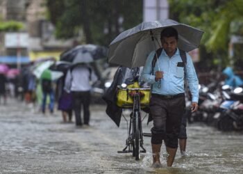 ओडिशा में डीप डिप्रेशन का असर, 11 जिलों में भारी बारिश का अलर्ट, मछुआरों को समुद्र में न जाने की सलाह