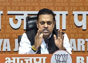 चुनाव आयोग पर घमासान के बीच संबित पात्रा का कांग्रेस पर हमला, नवीन चावला का किया जिक्र