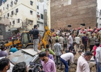 दिल्ली में कितने मंजिल का घर बना सकते हैं, जानिए ऊंचाई को लेकर क्या हैं नियम-कानून